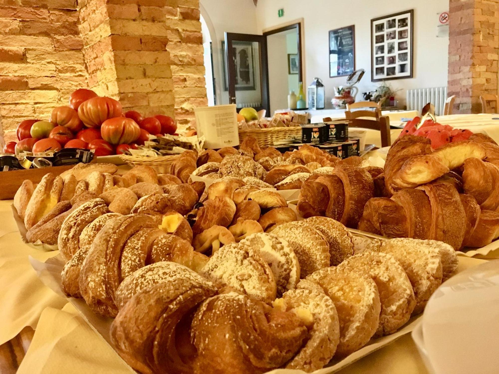 Le Vecchie Cantine Hotel Chianni Kültér fotó